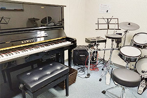 貸しスタジオ・ピアノ・ドラム01